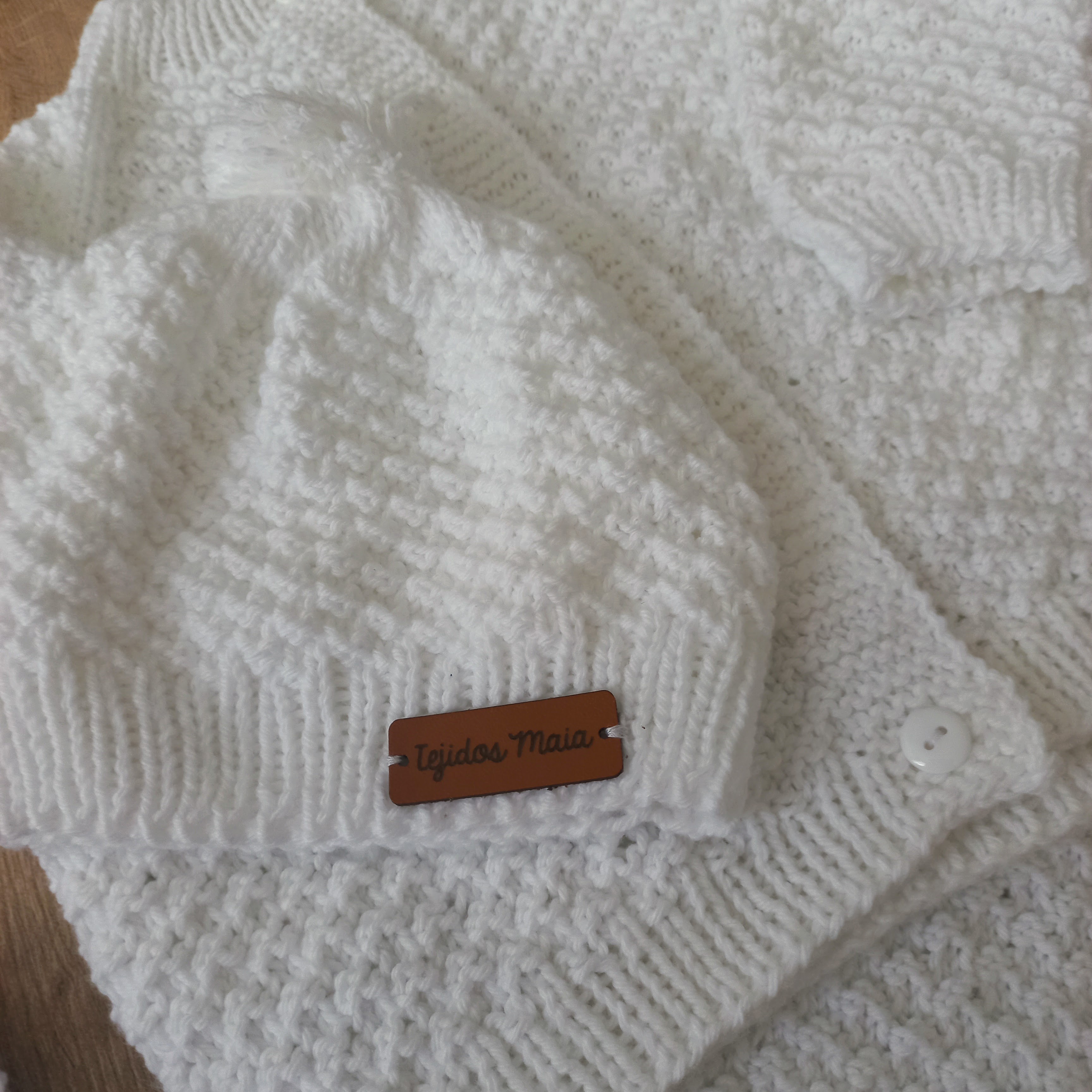 Conjunto con saco sin capota, pantalon, gorro, patines